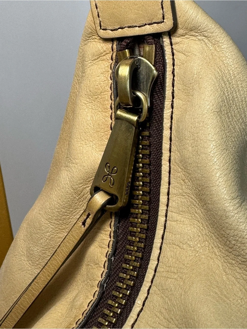 HOBO International Marley Leather Shoulder Bag Cream Slouchy Boho Vintage